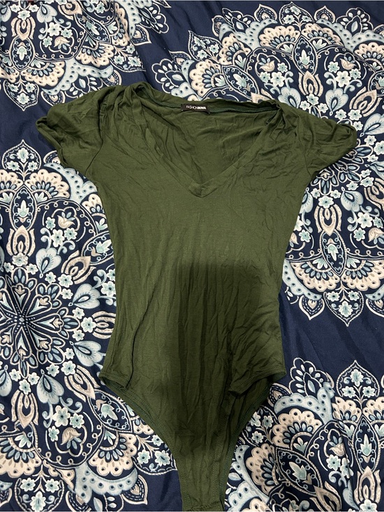 Fashion Nova Tops - Fashion Nova Olive V-Neck Short Sleeve Bodysuit